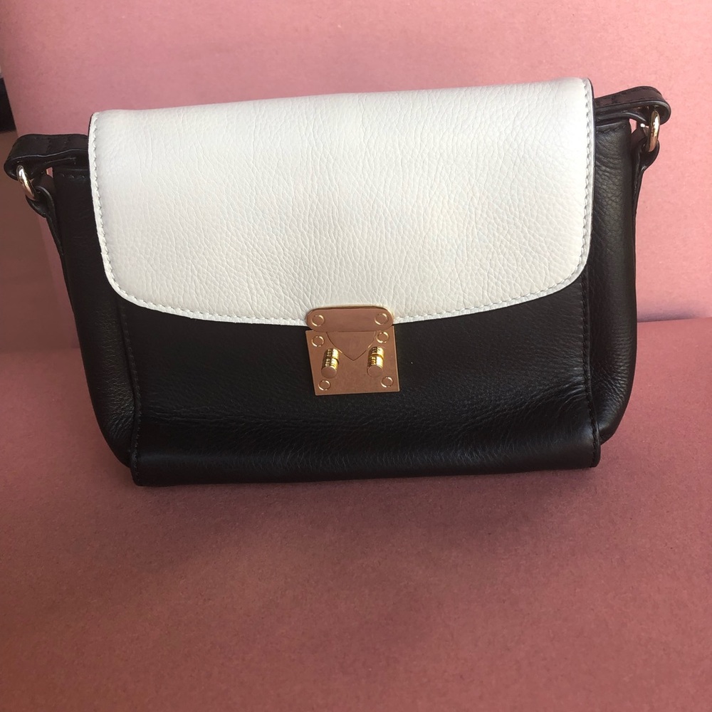 Brand new Uterque leather crossbody